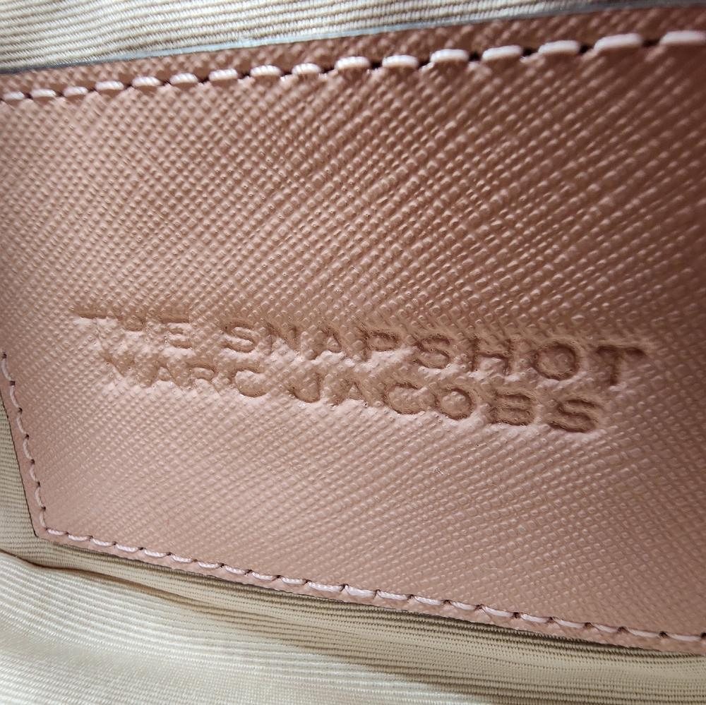 SOLD!!  Marc Jacobs The Snapshot Crossbody Bag, Saffiano Leather, Dust Bag, NWT - Picture 10 of 16